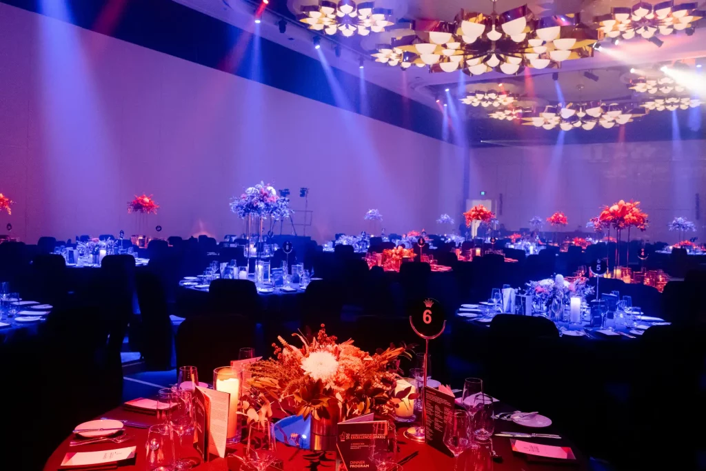 setup of the tables for the night